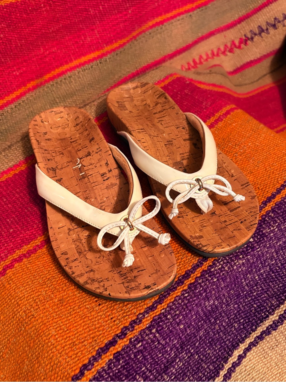 Vionic Women’s White Toe Post Thong Sandals